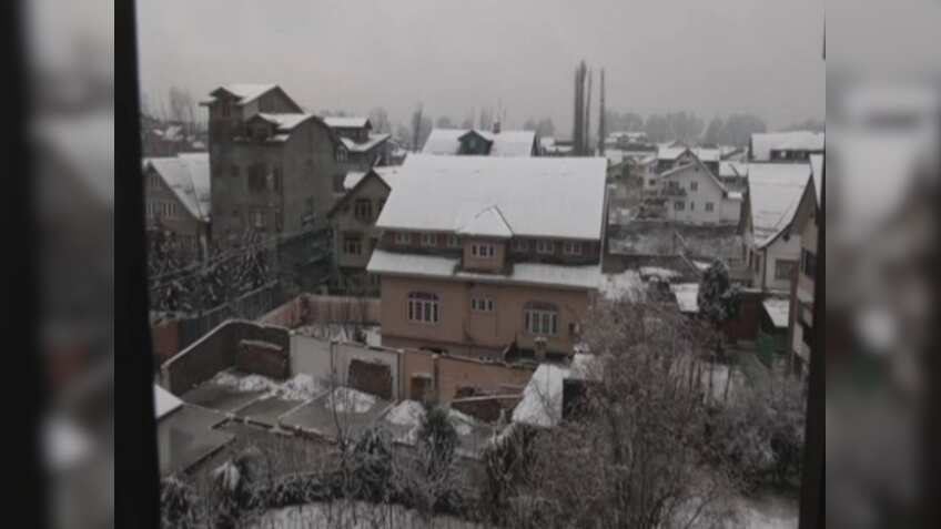 Fresh snowfall in higher reaches of Kashmir Valley 