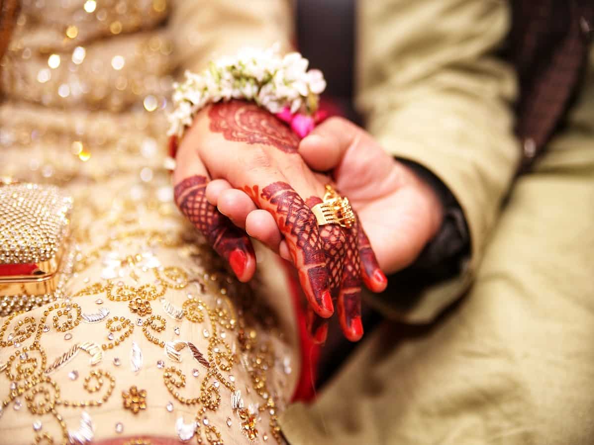 As wedding season blossoms, analysts pick stocks that can help investors make merry