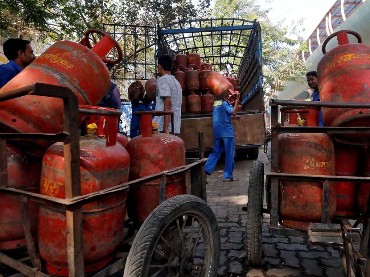 LPG cylinder price hike today: Commercial LPG gas cylinder price ...