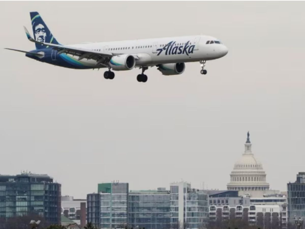 Alaska Air to buy peer Hawaiian for $1.9