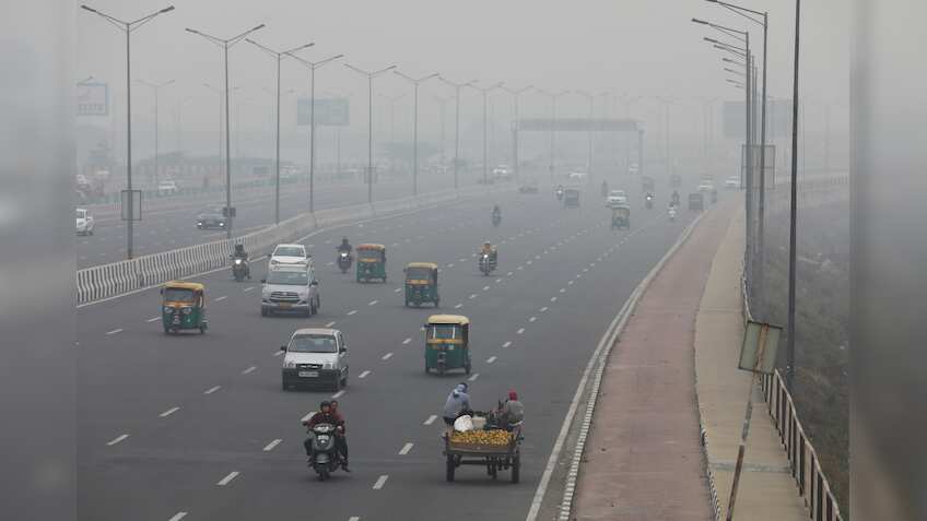 Air quality still 'very poor' at several places, Delhi records min temp of 9.2 degree celsius