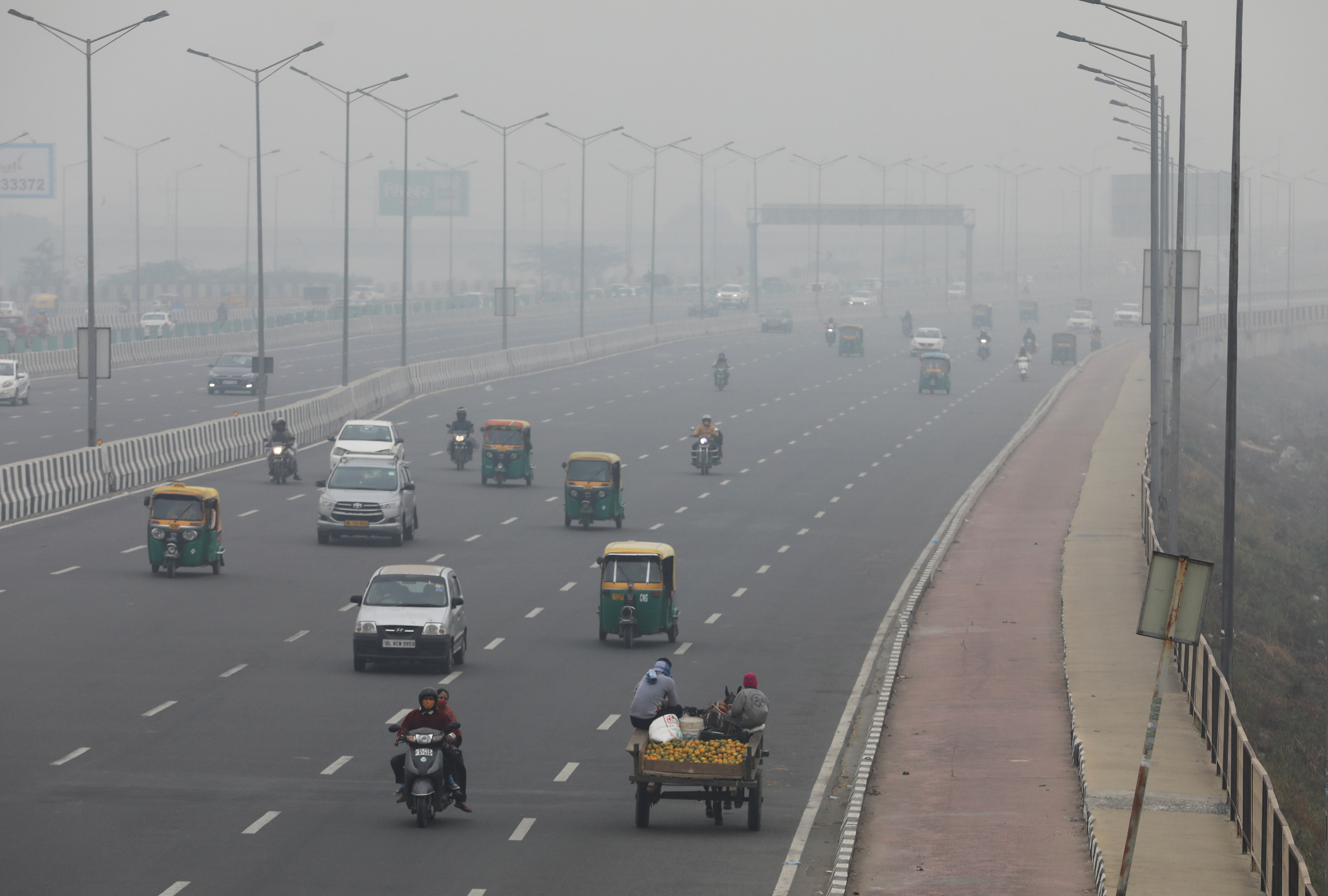Air quality still 'very poor' at several places, Delhi records min temp of 9.2 degree celsius