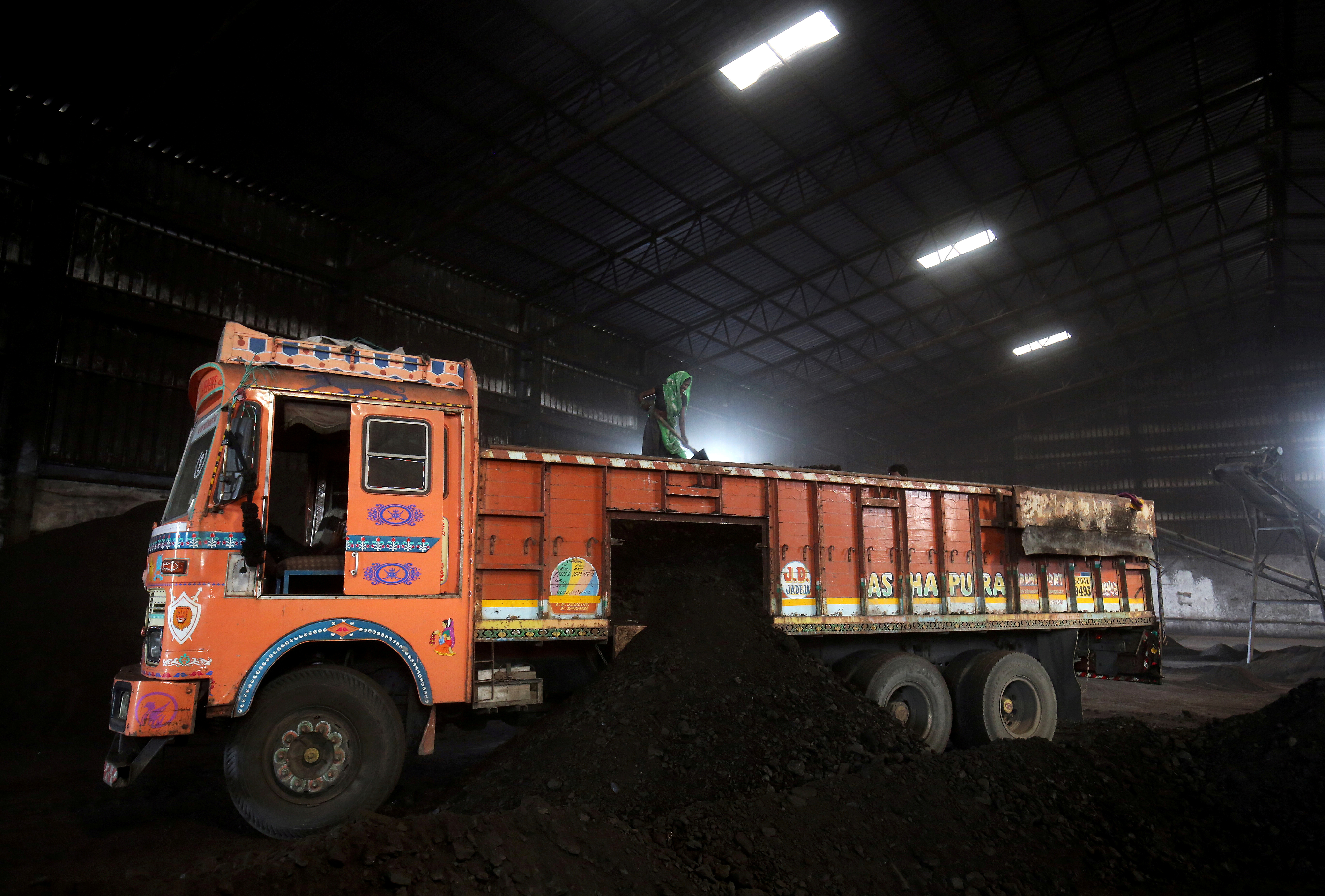 Centre makes air-conditioned truck cabin mandatory from October