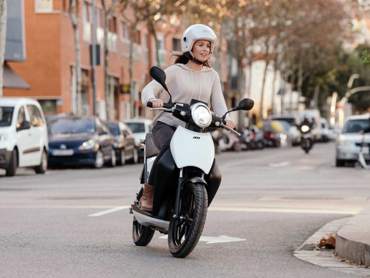 National Energy Conservation Day: How smart features on electric two-wheelers are revolutionizing connected commutes