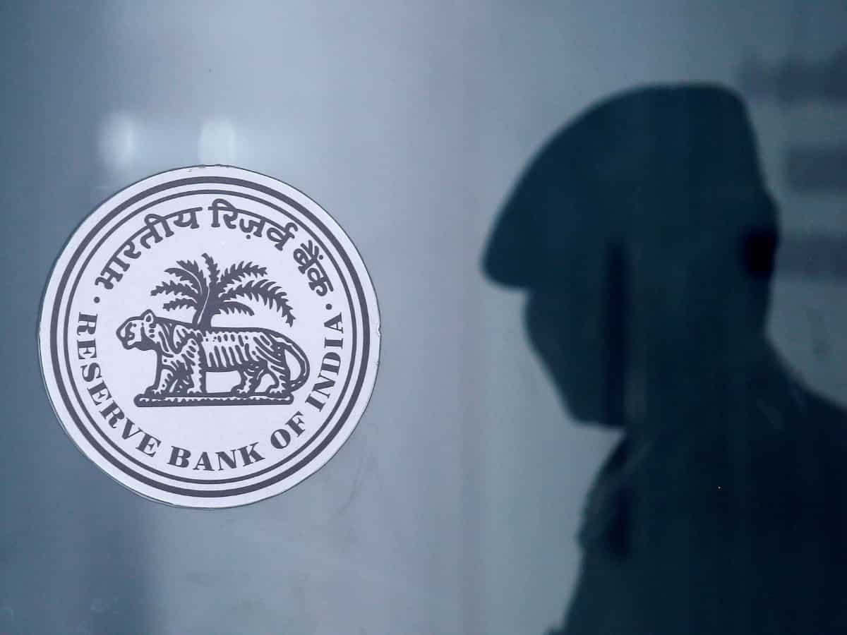 India's forex reserves rose $ 2.8 billlion to $ 606.9 billion last week: RBI