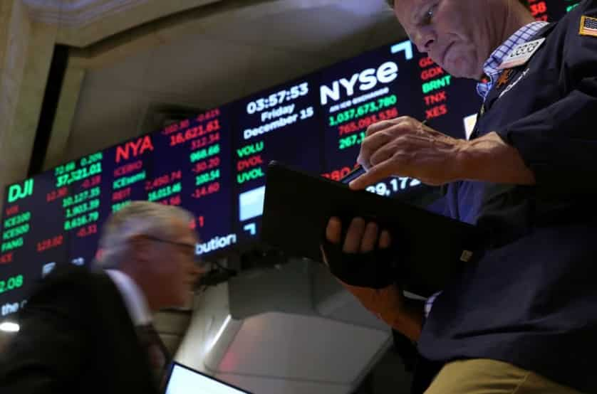 Wall Street Ends Higher, Extending Rate-cut Rally | Zee Business