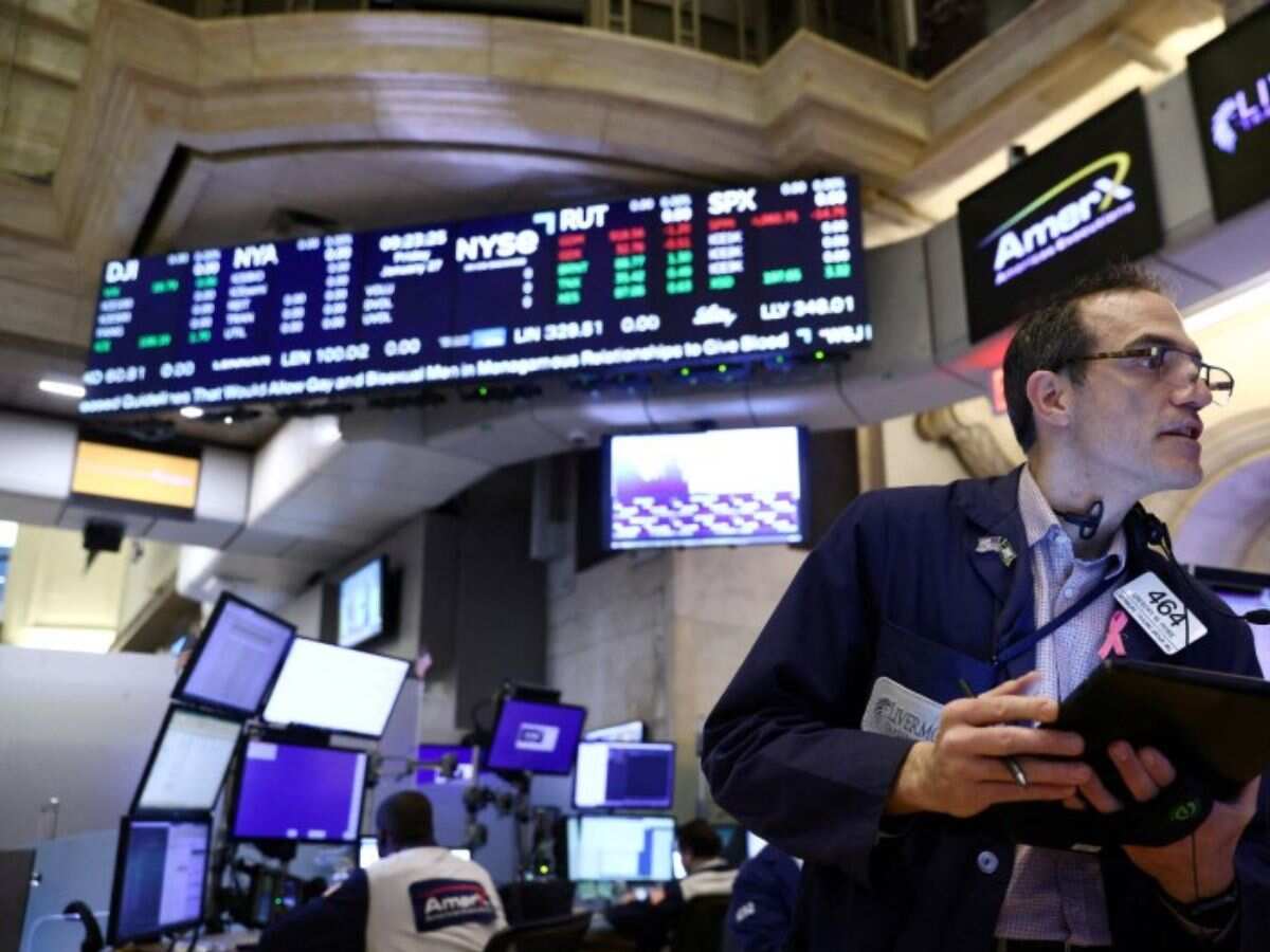 Wall Street tumbles to sharply lower close as abrupt sell-off snaps rally