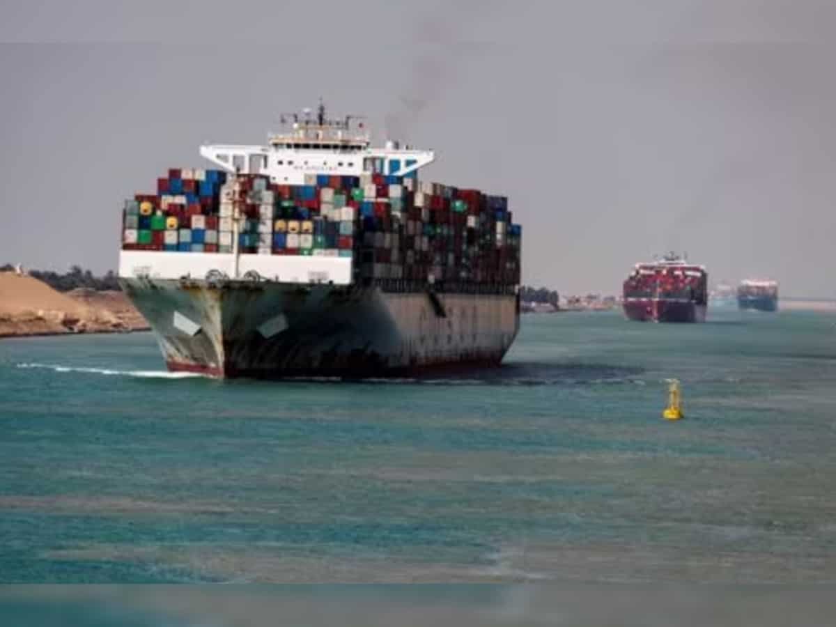 Shipping firms take first steps towards Red Sea return