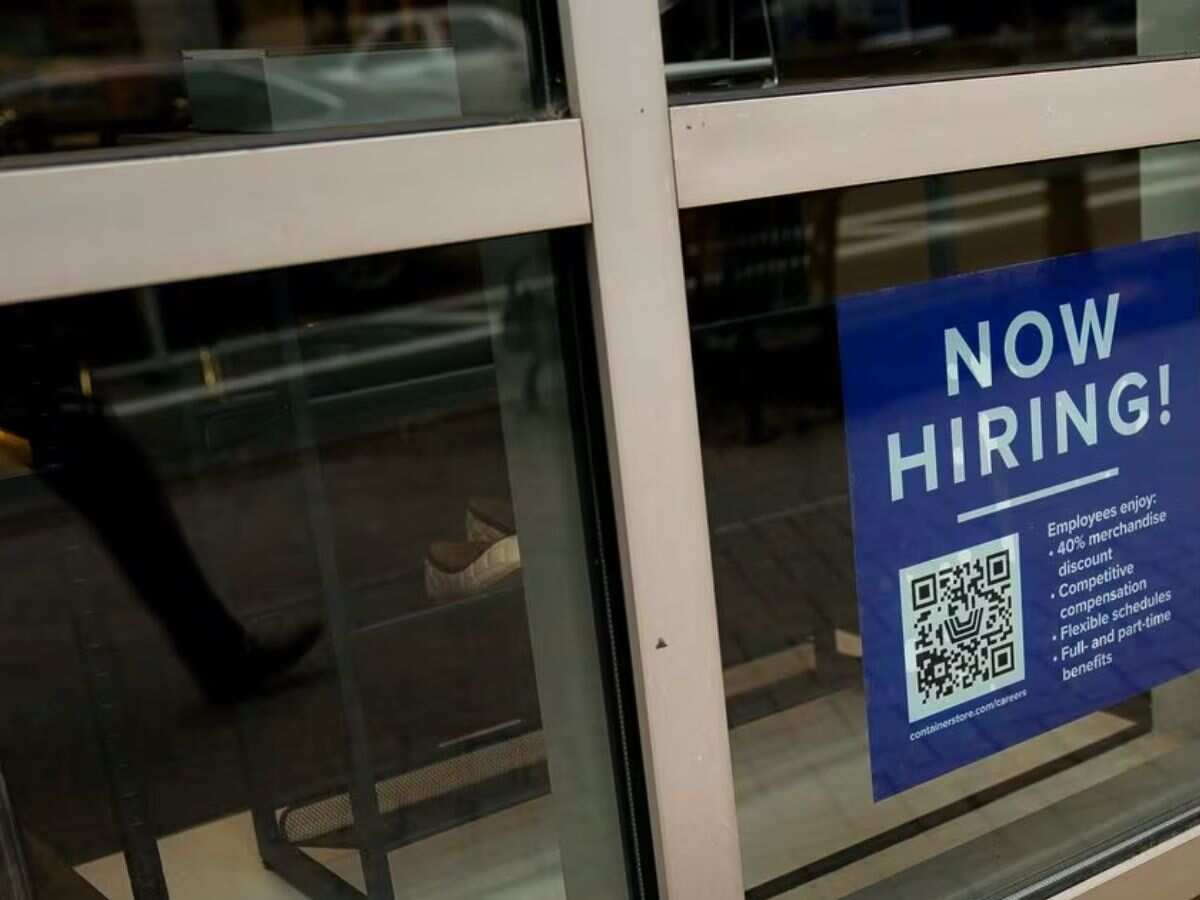 New US Jobless Claims Rise Again As Labor Market Cools | Zee Business