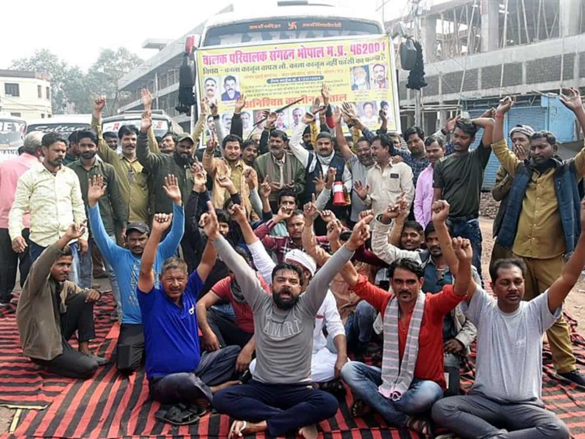 Truck drivers' strike hits movement of vehicles in MP; passengers stranded, fuel pumps crowded