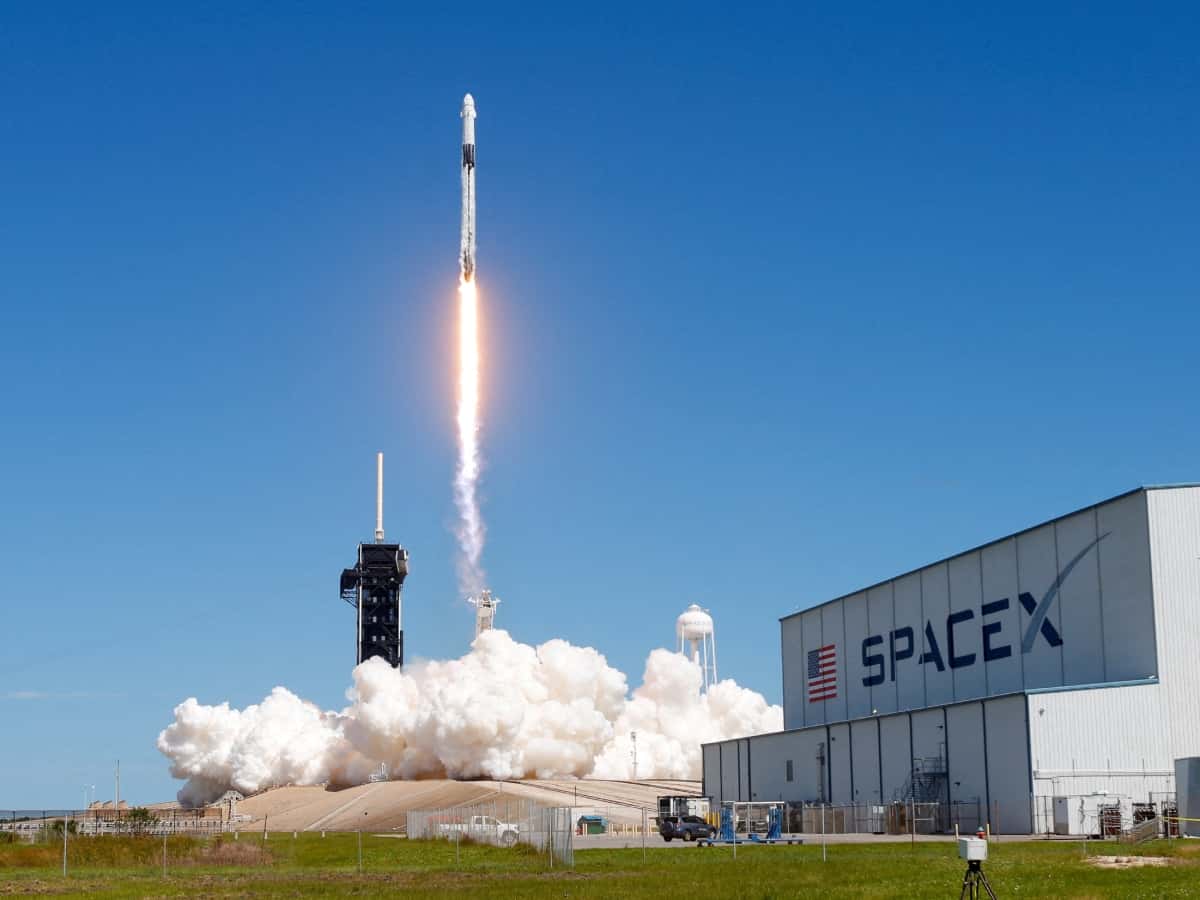 SpaceX launches 1st batch of satellites for mobile phone connectivity anywhere on Earth