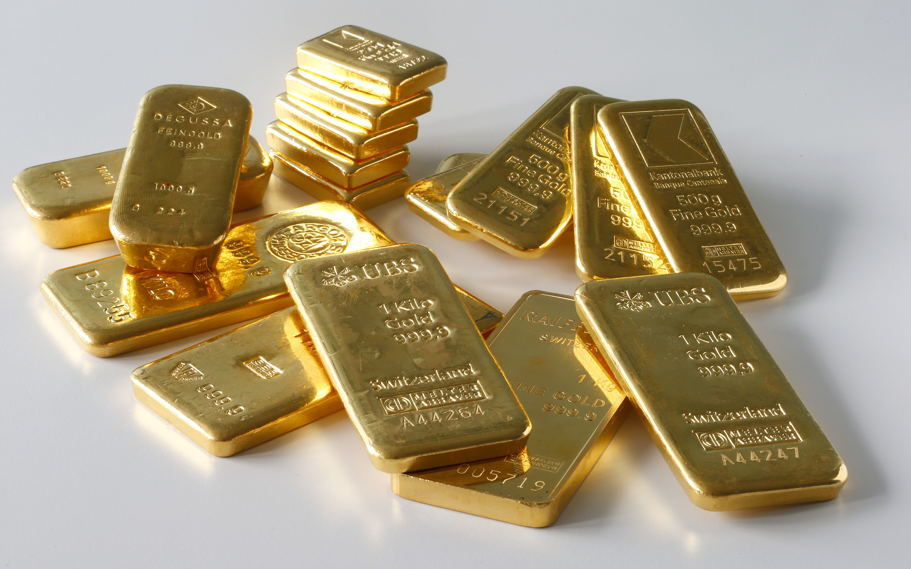 Should youngsters diversify their investment portfolio with digital gold? Experts decode