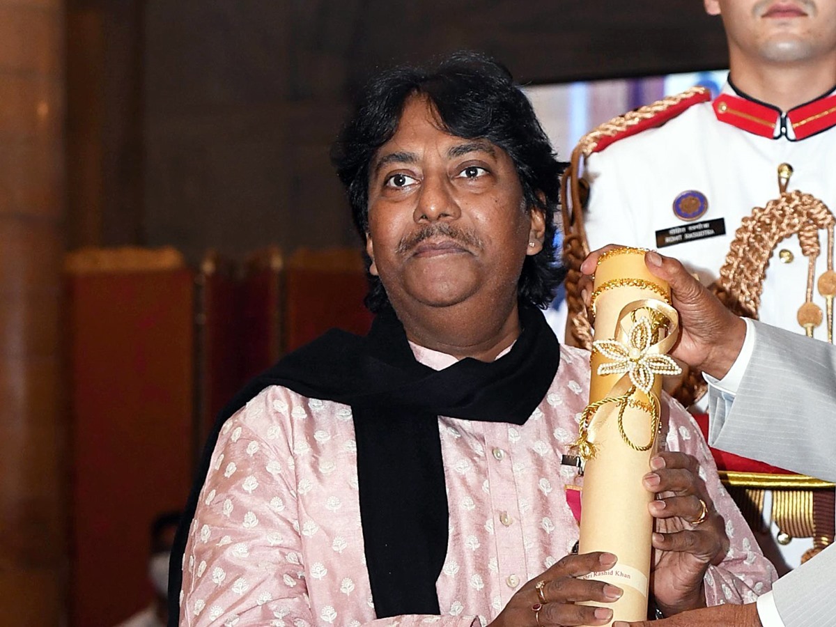 Ustad Rashed K Music maestro Ustad Rashid Khan passes away at 55 in Kolkata | Zee Business