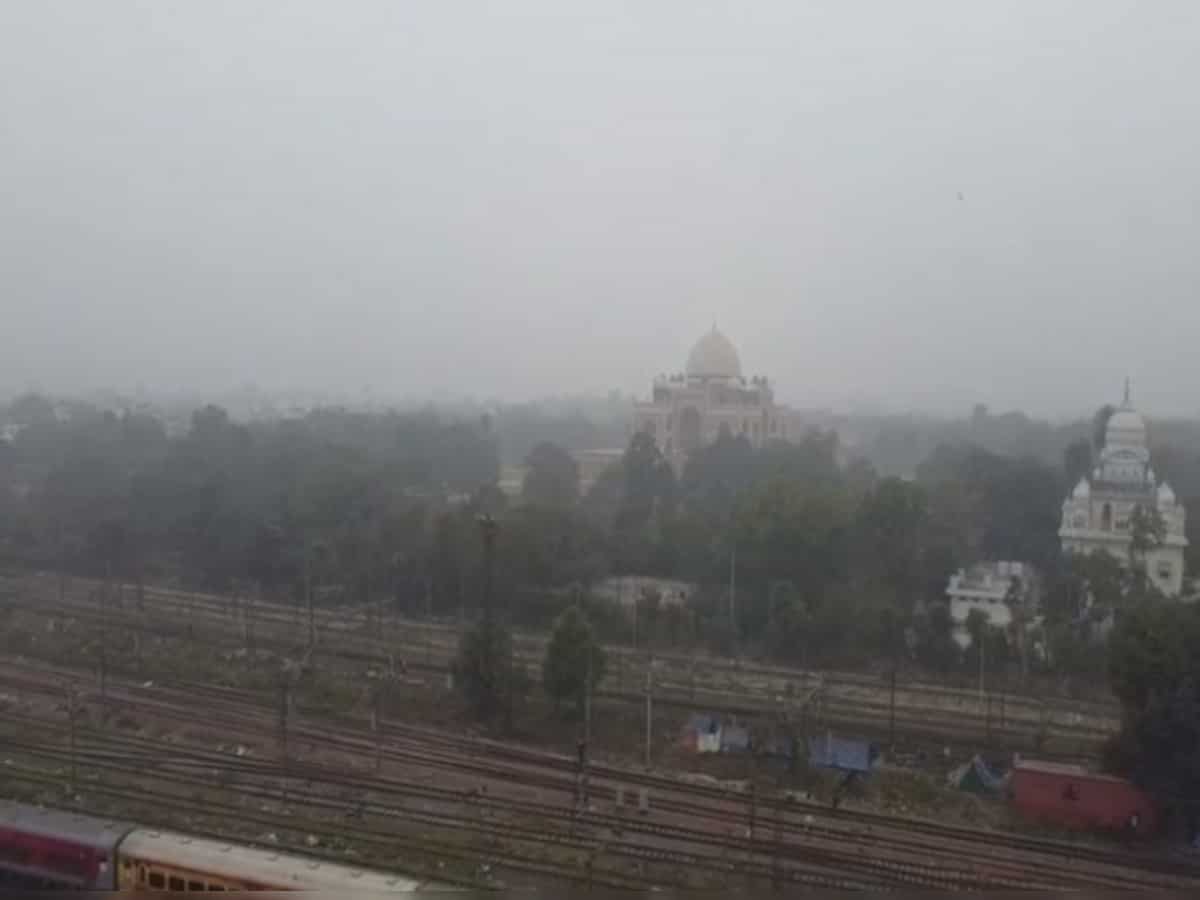 Delhi records minimum temperature at 5.8°C; dense fog affects visibility, delays trains