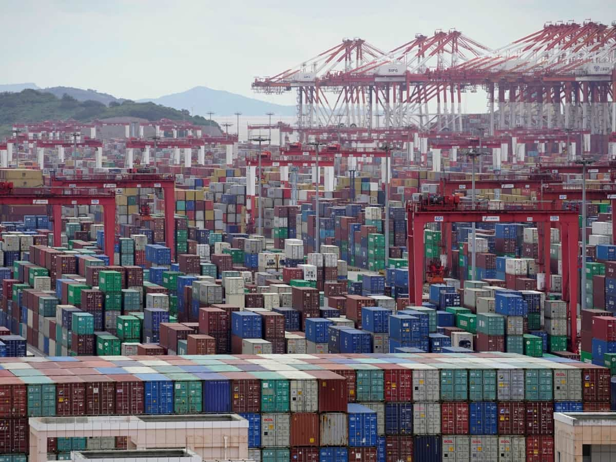 China's exports rise 2.3% in December amid uneven recovery