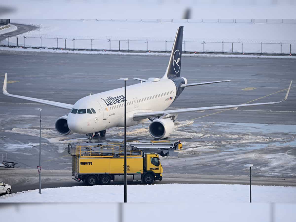Heavy snowfall and freezing rain cause flight cancellations across Germany