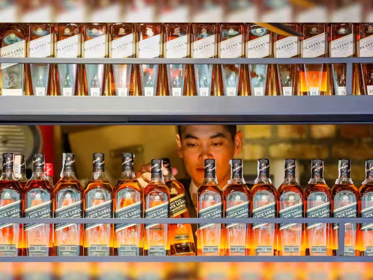 United Spirits shares give in to selling pressure after hitting record high; should you buy the dip? 