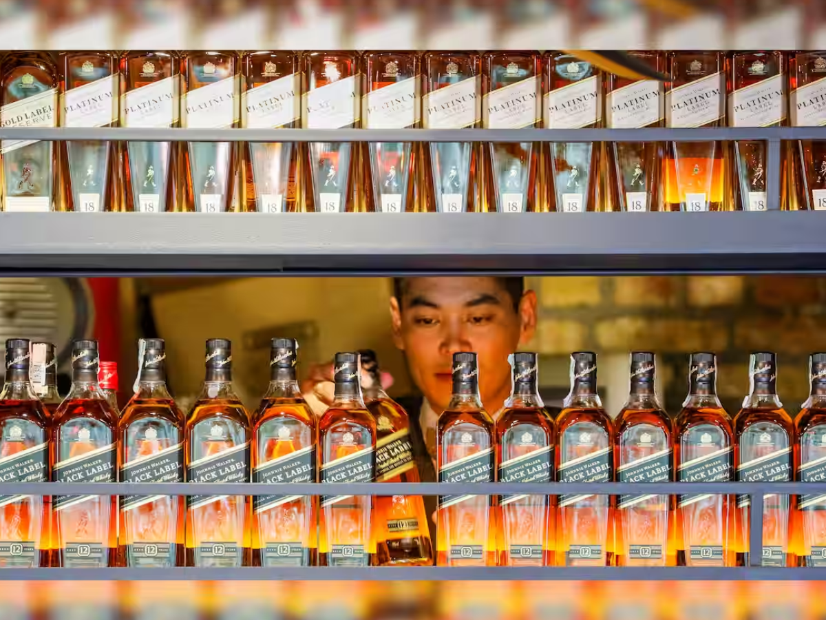 United Spirits shares give in to selling pressure after hitting record high; should you buy the dip?