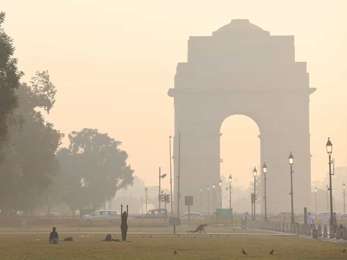 Dense fog in Delhi on Republic Day, minimum temperature 4.7 deg Celsius