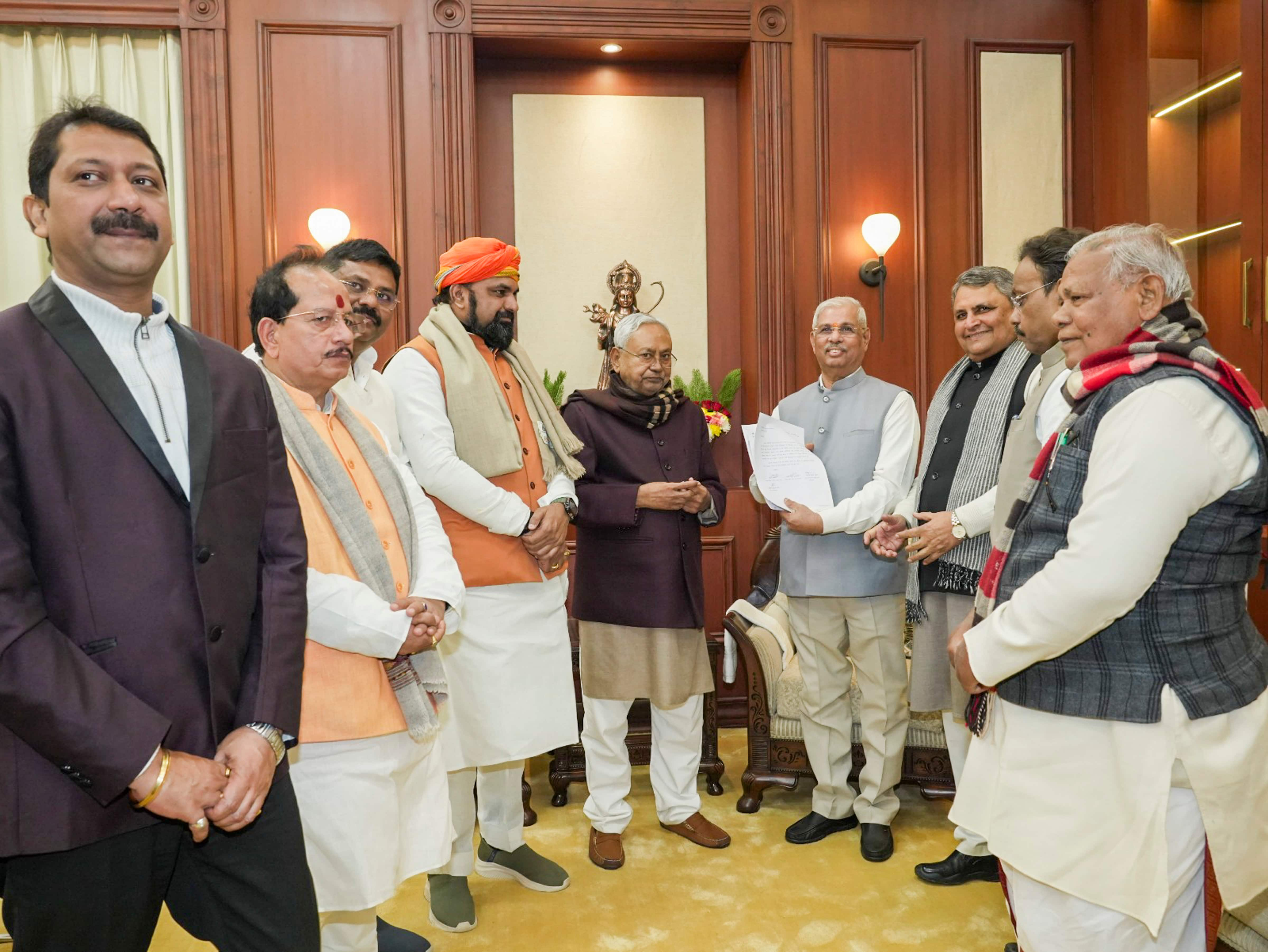 Nitish Kumar Takes Oath As CM Of Bihar, Joins BJP-led NDA Bloc After ...