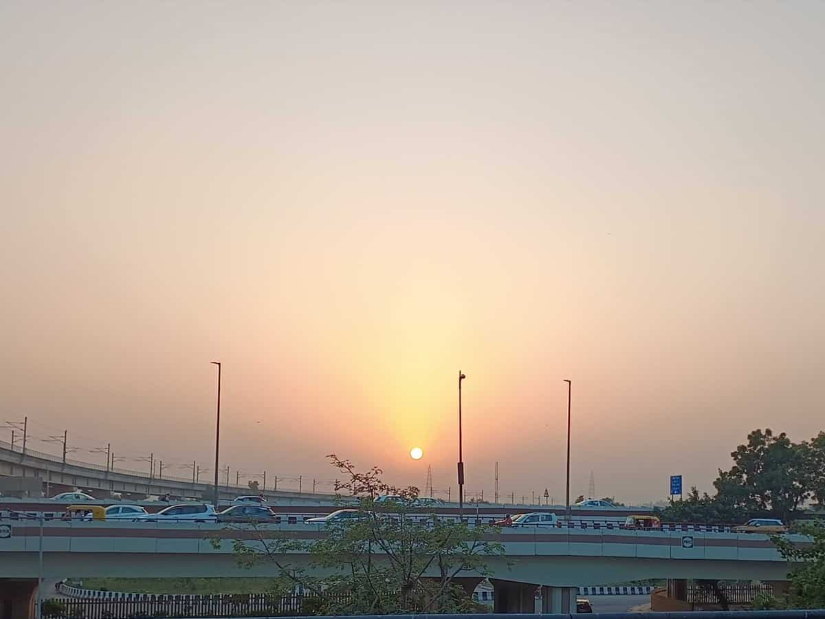 Delhi Weather Update: City records minimum temperature of 6.8 degrees Celsius, air quality 'severe'