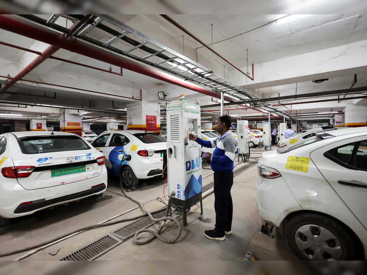 Hybrid vehicles practical medium-term solution for India's decarbonisation drive: Report 