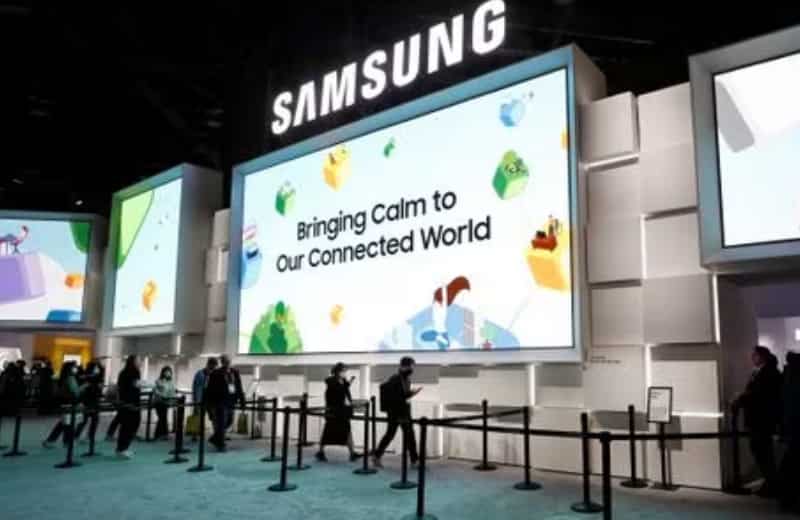 Samsung sees tech devices demand recovering in 2024 after record chip loss