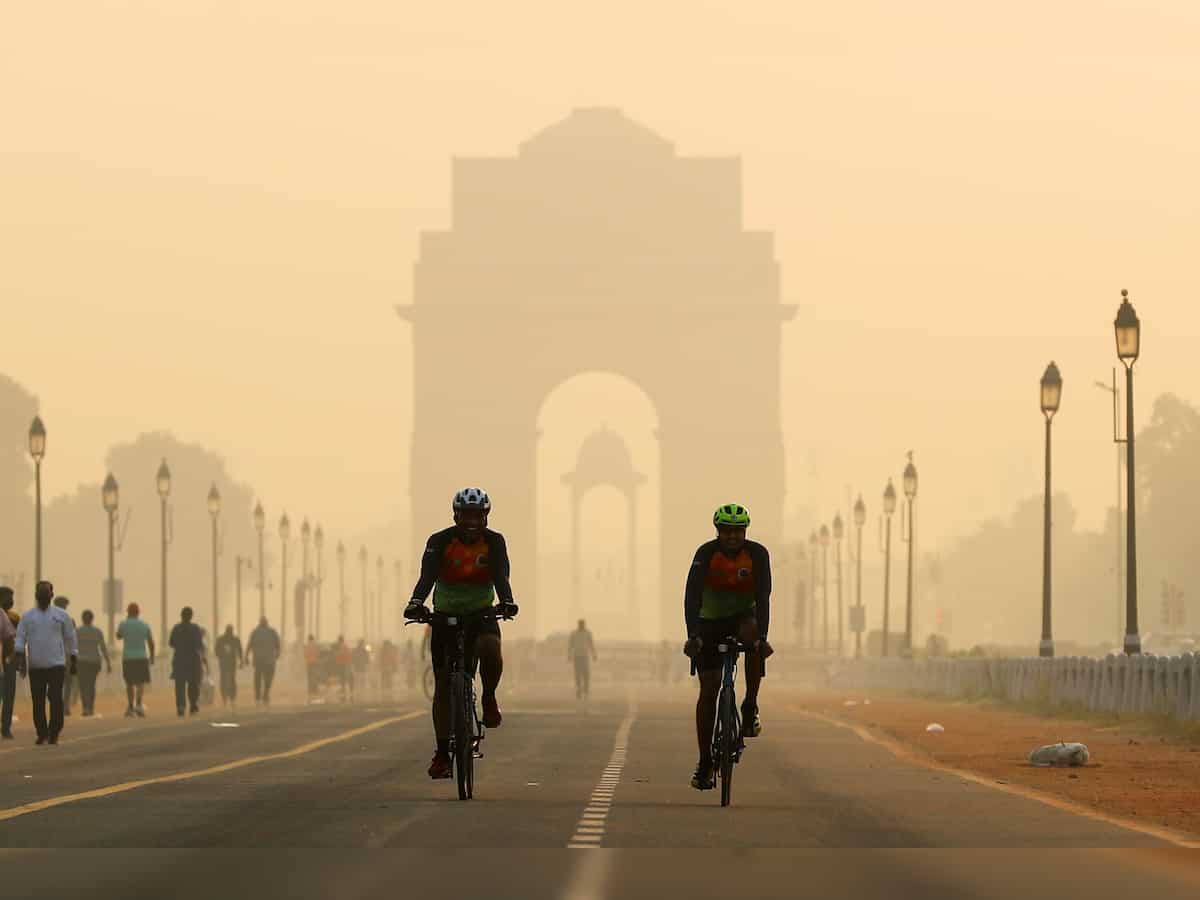 Delhi weather update: Min temp 7 deg C, fog in parts of city