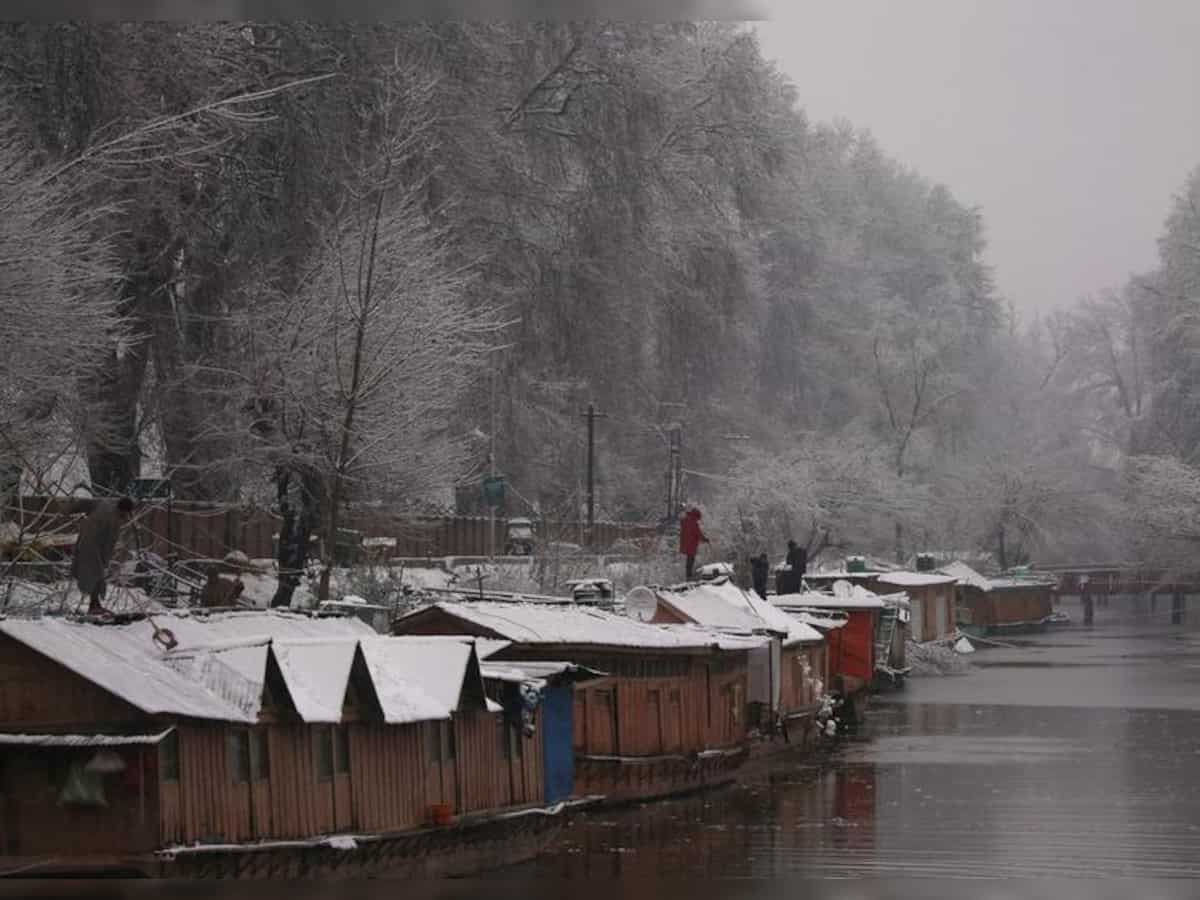 Weather Update: Temperatures dip in Kashmir, coldest night recorded in 16 years in some towns 