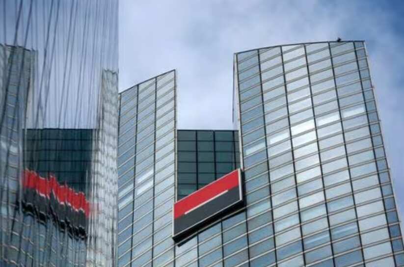 SocGen to cut about 900 jobs in France, sources say