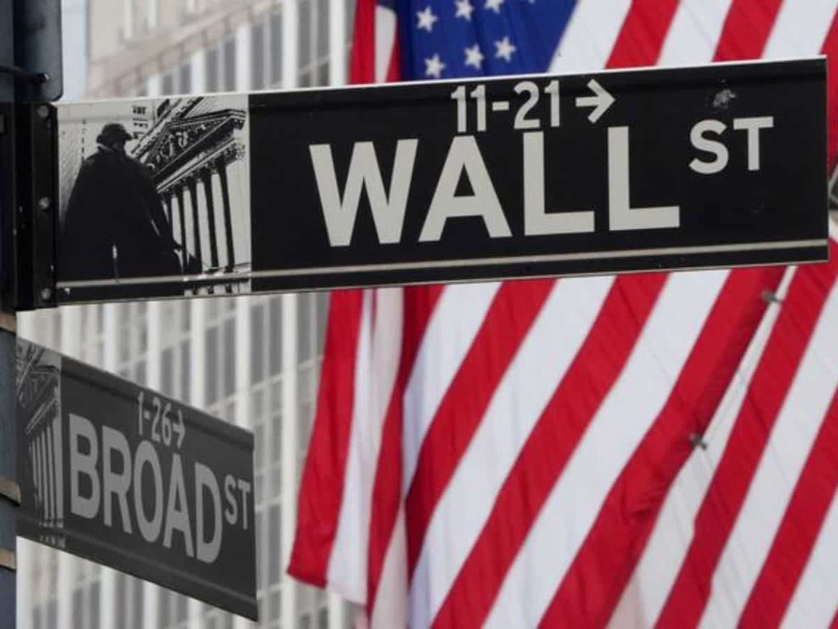 S&P 500 closes up, focus on earnings and US interest rates