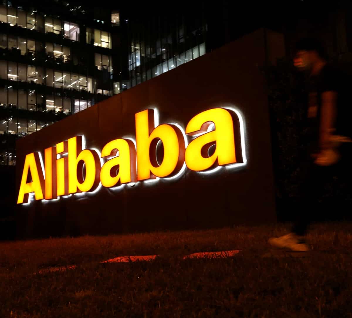 Alibaba approves an additional USD 25 billion share buyback as its revenue disappoints