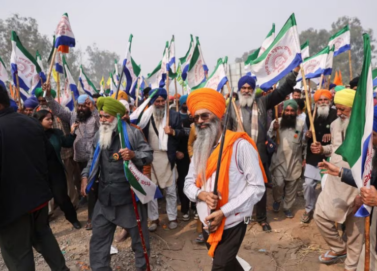 Government offers protesting farmers support prices on corn,