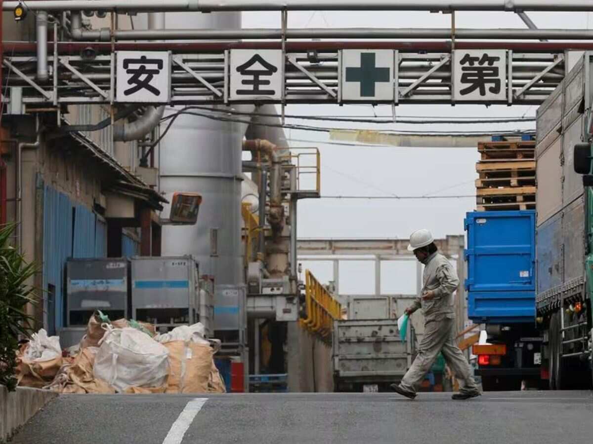 Japan's February factory activity extends declines as conditions worsen - PMI