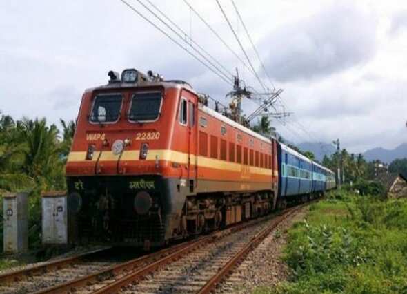 IRCTC ties up with Swiggy Foods for meals on trains