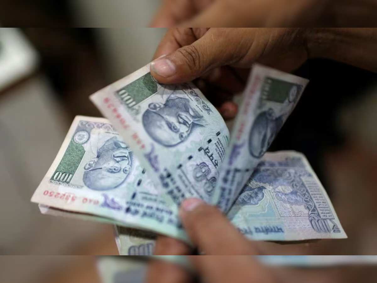 Rupee ekes out second straight weekly gain