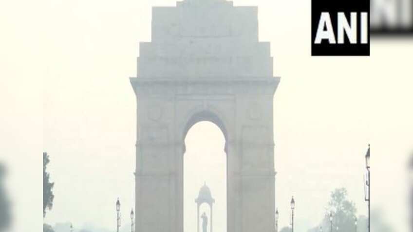Delhi records 7.6 degrees, AQI 'poor' at several stations