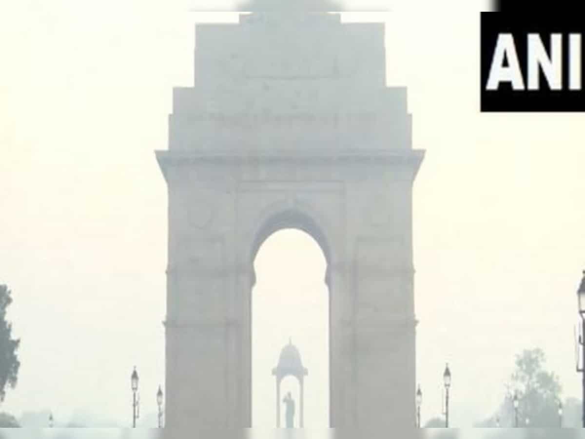 Delhi records 7.6 degrees, AQI 'poor' at several stations