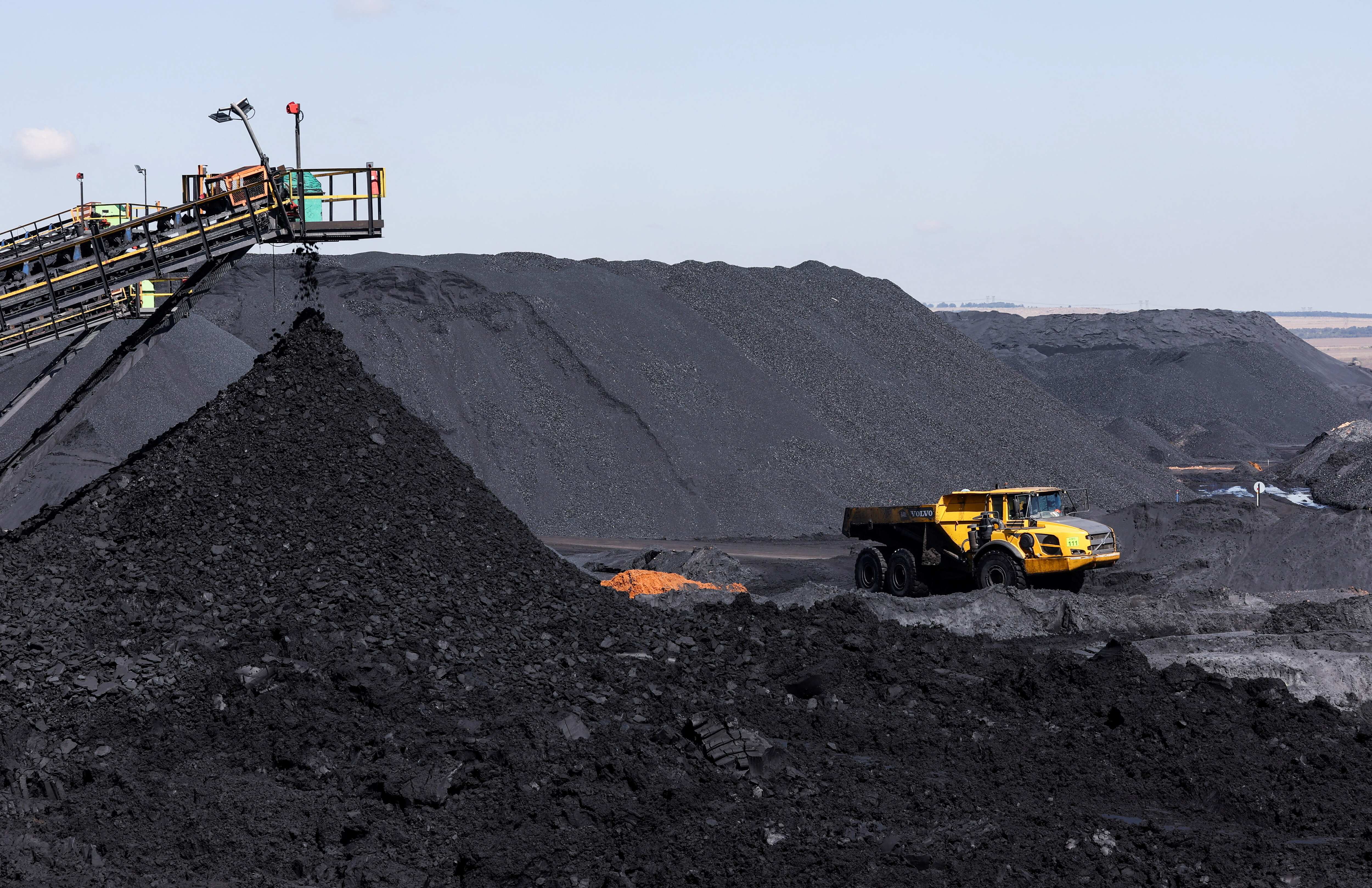 Coal sector contributes over Rs 70,000 crore every year to Centre, states: Government 