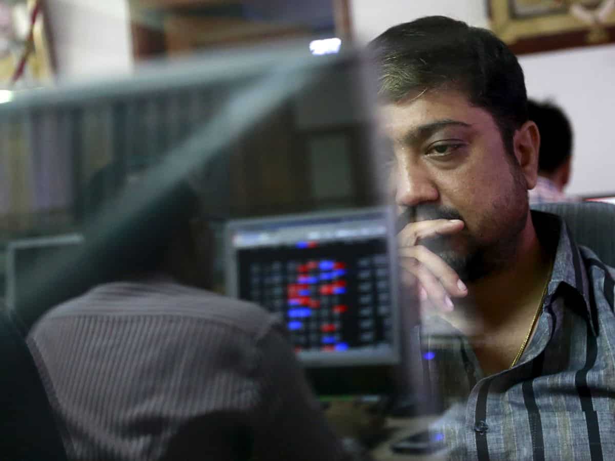 FINAL TRADE: Investors get cold feet ahead of key economic data, F&O expiry; Sensex slumps 790 pts, Nifty gives up 22K