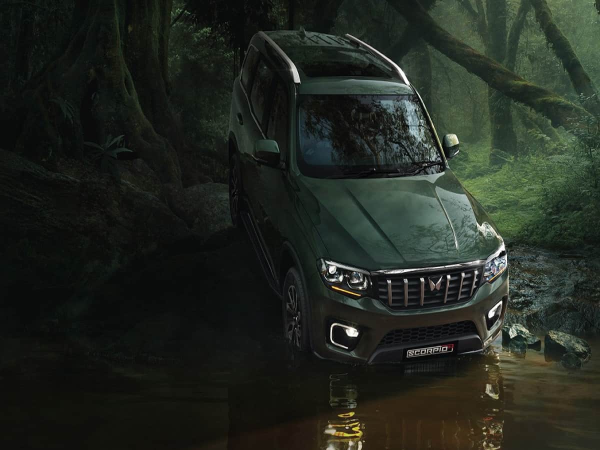 M&M shares tumble nearly 4% after 0.8% equity changes hands via multiple block deals