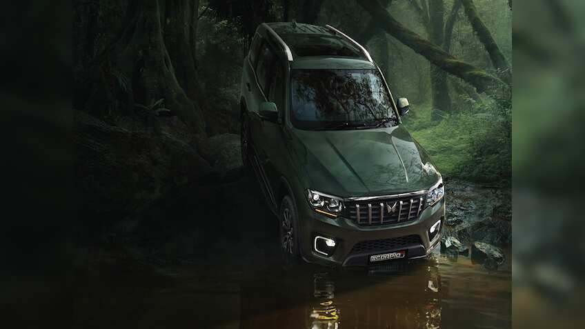 M&M shares tumble nearly 4% after 0.8% equity changes hands via multiple block deals