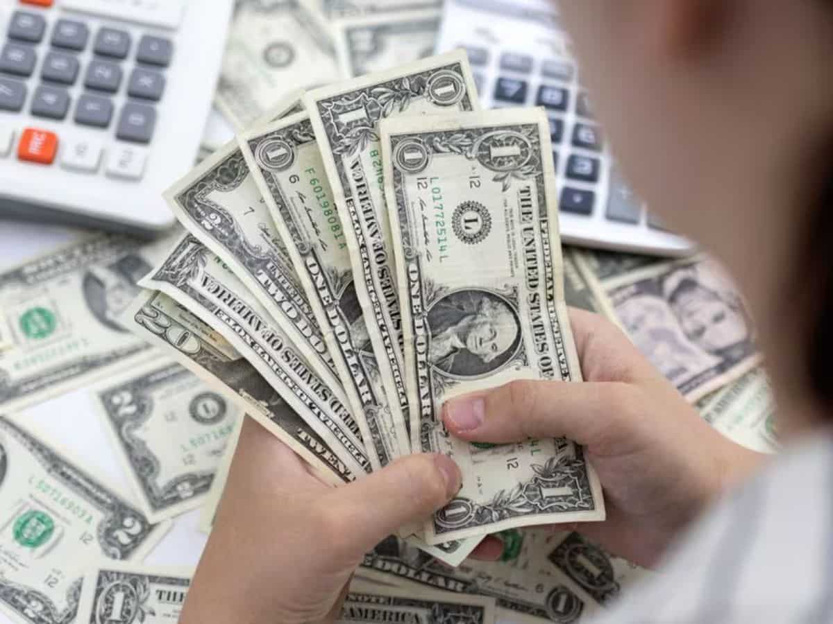 Dollar droops ahead of payrolls