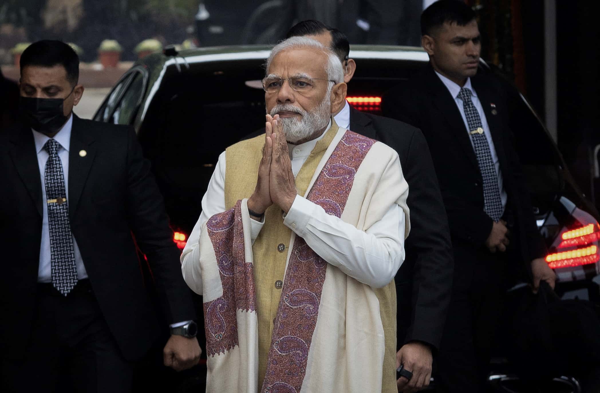 PM Modi's suit sold for Rs 4.3 crore, enters Guinness Book