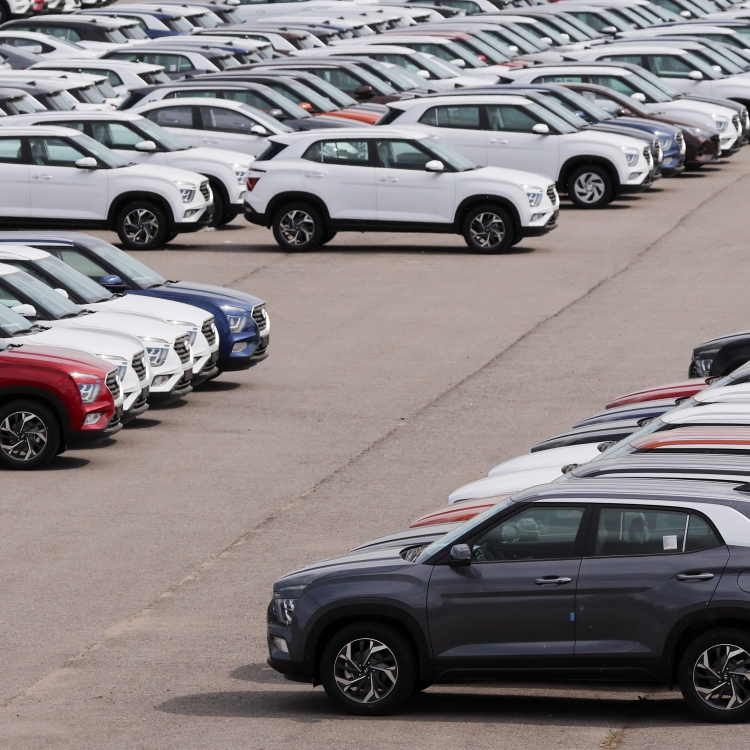Car sales soar to record highs in February, Maruti Suzuki leads, know who is No. 2 and 3