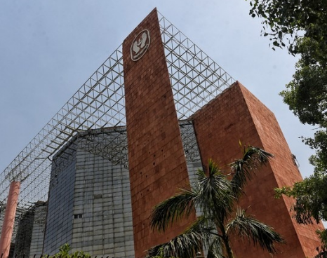 Market valuation of 5 of top 10 firms tanks Rs 2.23 lakh crore, LIC biggest laggards