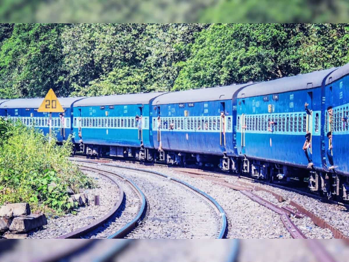 Holi 2024 special train: Central Railway announced 12 trains for various locations - Check out full schedule here