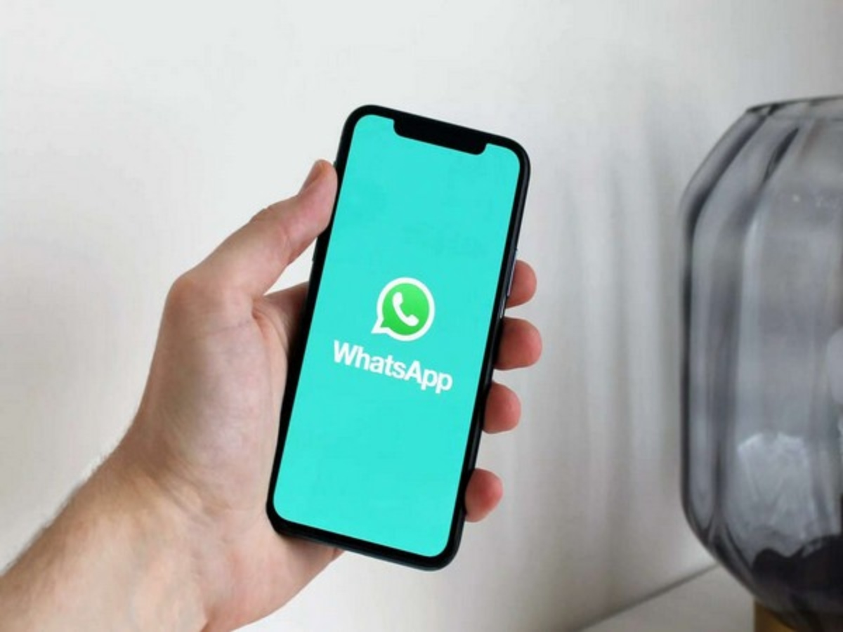 WhatsApp may introduce UPI QR code scanning, locked