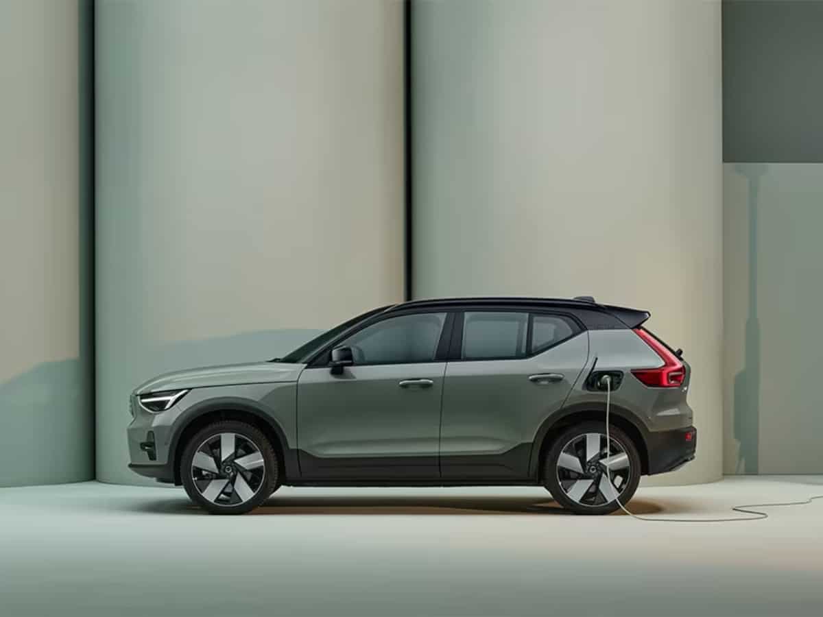 Volvo XC40 Recharge variant booking opens: Check booking amount, range, features, specs