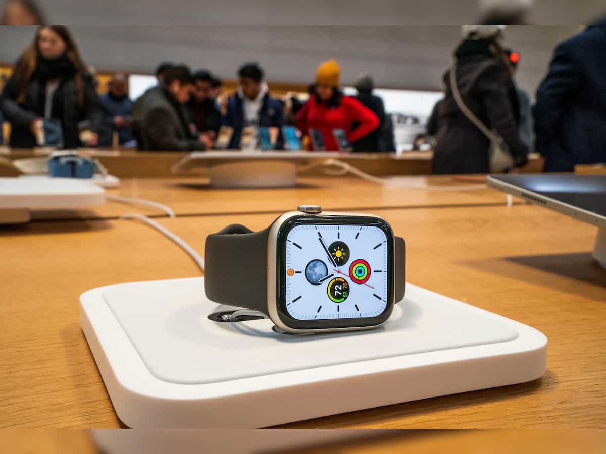Apple shelves plans to develop displays for smartwatch: Report